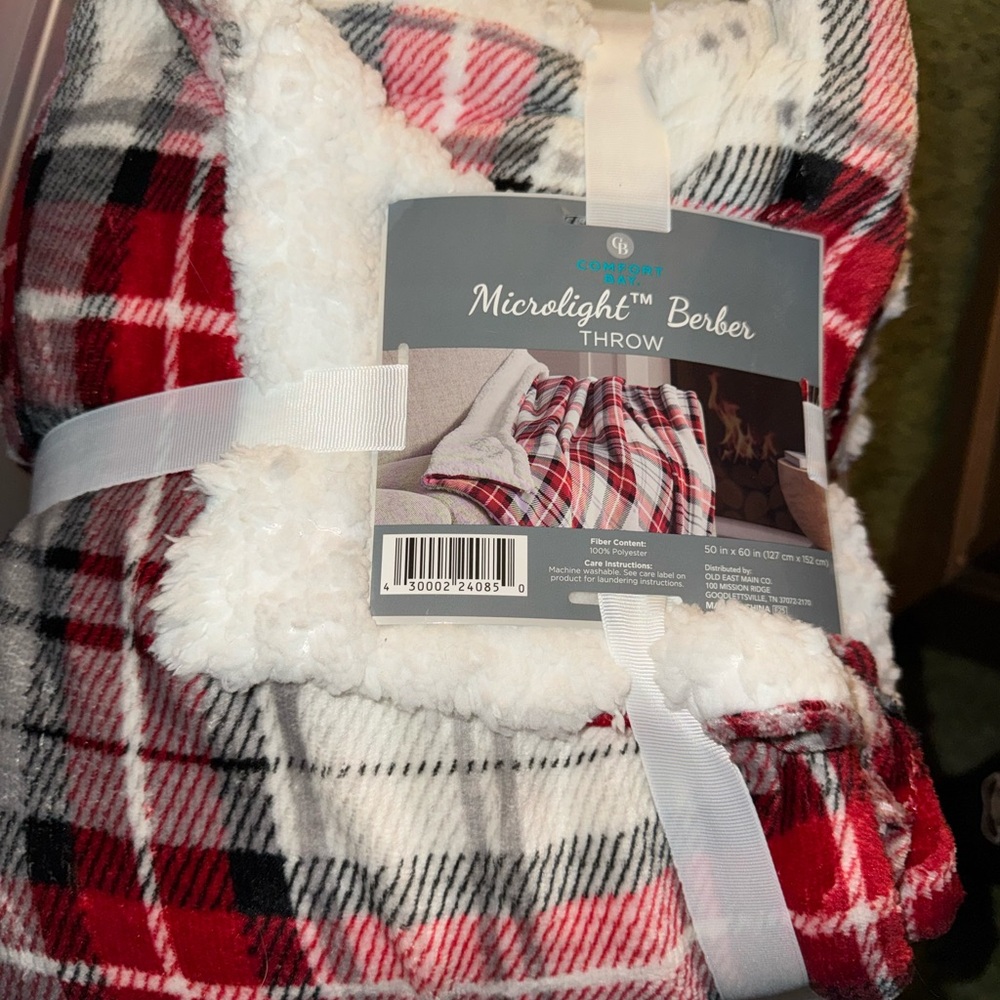 Comfort Bay Red and White Microlight Berber Throw